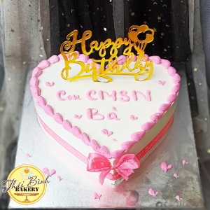 Bánh tim cắm chữ happy birthday tông hồng 