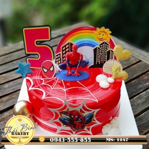 Bánh kem người nhện đỏ lâu đài tặng bé Bình Lâm 5 tuổi