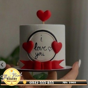 Bánh kem nơ đỏ sang trọng tặng bạn