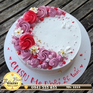 Bánh kem xoáy hoa hồng đỏ và hoa hồng tím tặng mẹ Nghé 26 tuổi