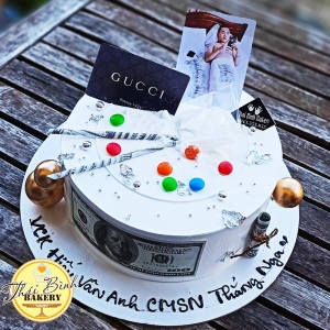 Bánh kem tiền đô la in ảnh gucci sang trọng