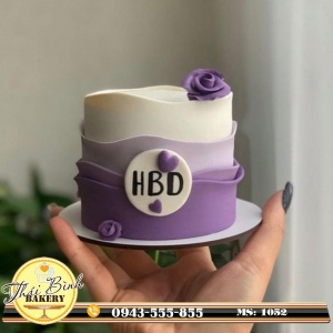 bánh kem đơn giản tông tím bắt hoa hồng tím tặng bạn