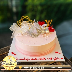 mẫu bánh vương miện hồng tặng bé gái