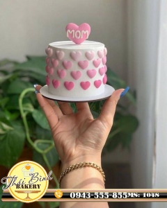 Bánh kem cắm tim hồng phấn tặng bạn