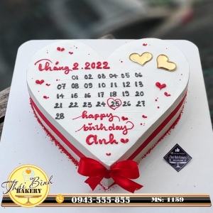 bánh hình tim ghi ngày tháng năm sinh