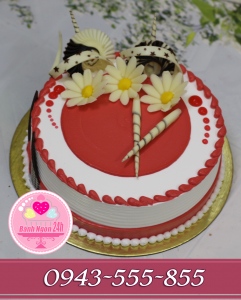 Bánh kem hoa đồng tiền tông đỏ