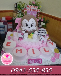 Bánh sinh nhật bé gái Emily tuổi khỉ bánh tông hồng đáng yêu